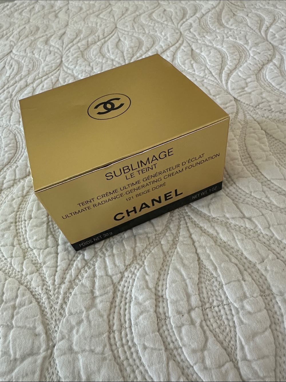 CHANEL Sublimage Le Teint Crรจme Ultime Generateur dโEclat 121 Beige Dore